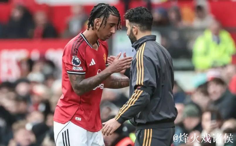 19岁小将连续3场首发踢满全场 曼联主场失4球仍获信任 19岁小将连续3场首发踢满全场 曼联主场失4球仍获信任